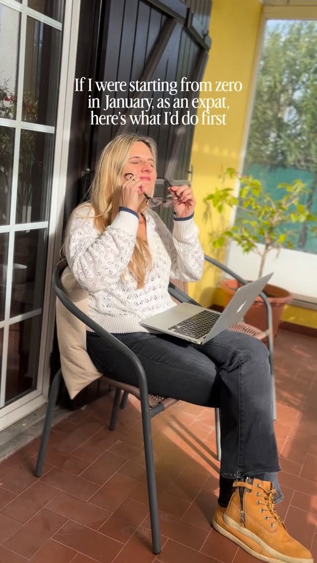 ❌ I wouldn’t rush into new goals or force new routines.
Living abroad already stretches you, pressure won’t change you. Identity will.
✅ I’d get radically honest about the past year.
Because if I keep showing up the same way in a new country, next year will feel exactly the same… just with a different view.
✅ I’d look at what’s quietly sabotaging me: survival mode, comfort routines, avoiding discomfort, calling it “adjusting.”
✅ I’d relearn how to make decisions that feel aligned, not driven by fear, guilt, or proving I made the right move.
✅ And I’d clean everything:
my space, my habits, my inputs, and the conversations I keep having about “maybe I should just go home.”
That’s where expat growth actually begins.
If you’ve been looking to get some support and guidance in your expat journey, but haven’t found the right person yet… I might be the one 😉
I’m Enikö, expat coach and therapist, here to support you in building your dream life while living abroad.