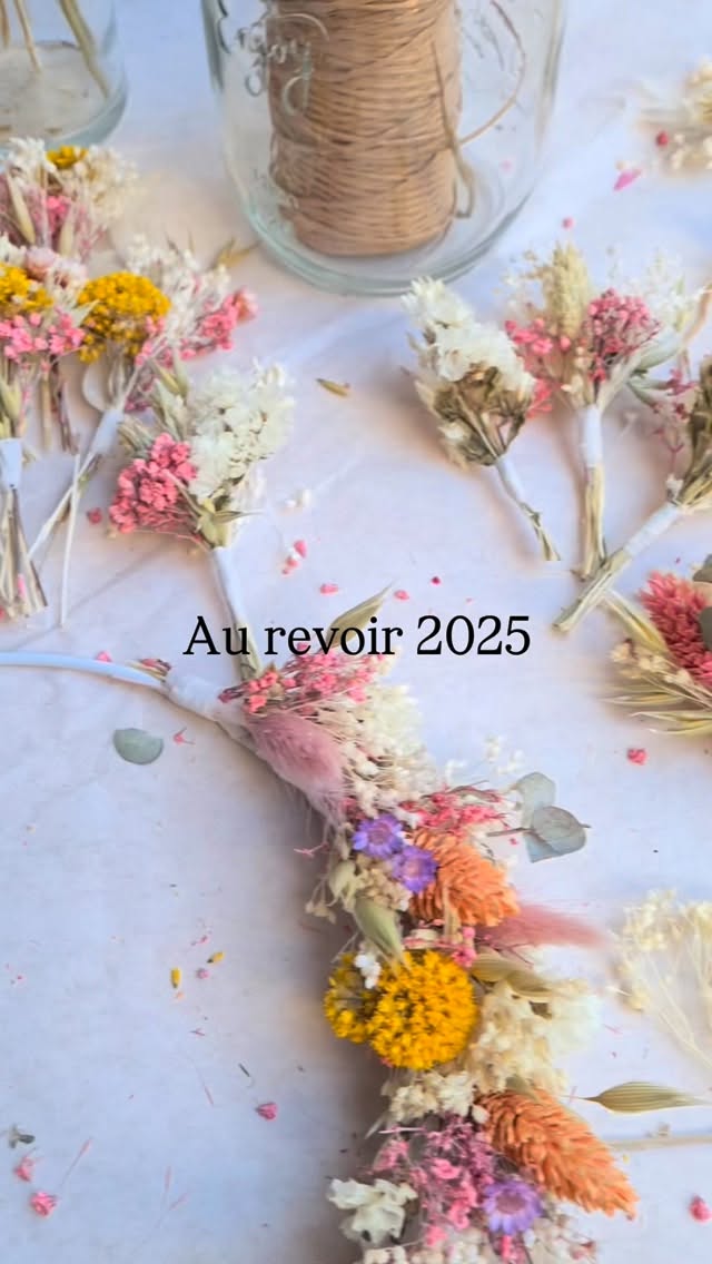 { Au revoir 2025✨}
Merci pour vos commandes, votre confiance et vos mots bienveillants tout au long de cette année.
Un grand merci également aux boutiques, @roseavril_shop, @bijouxyoupla, @hygge_and_lykke_mons et @chaman.namurvrac pour leurs belles collaborations.
Je vous souhaite une merveilleuse année 2026!🤍
#fleurssechees #artisanat #faitmain