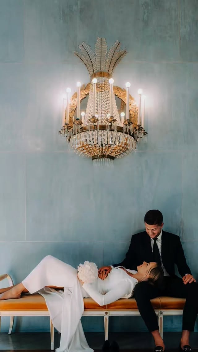 ✨2025✨was definitely a PERSONAL best! 🤍🖤
I am so grateful that this throwback video includes less career highlights and way more time spent with friends and family, immense amounts of love, unlimited smiles and laughter. Personal favourites:
🤍 becoming a wife to the best husband that can be
🤍 having had an incredibly rare opportunity to be by my best friend’s side throughout the pregnancy and birth of the most perfect baby girl Clementine
🤍 all the hours (of which there were more than in any years prior) spent with all the amazing people that I am blessed to call my friends 🥹
🤍 feeling more loved than I have ever felt before
Happy New Year! ✨🥂
#operasingersofinstagram #bestyearyet #2025 #2026 #newyear