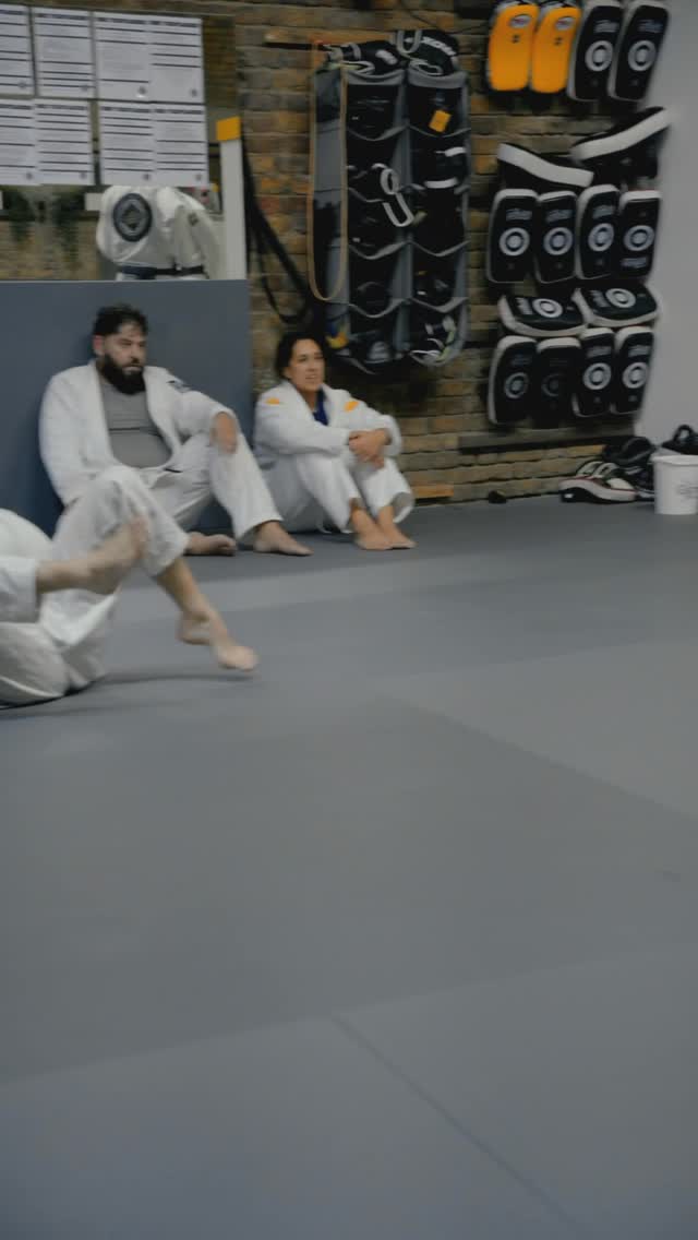 Brazilian jujitsu at Legacy, Our community is our strength and we pride ourselves on having a safe place to train.
#bjj #hoxton #nogi #community #selfdefencetraining
Video by @johnnyghostsphoto 🙏