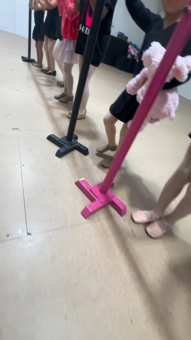 🌟ENROLMENTS OPEN FOR 2026!
🌟Term 1 commences Feb 2nd.
We cannot wait to get back into the studio and teach you all!
#Ballet #jazz #tap #acrobatics #hiphop
🌎www.dancestudiomelbourne.com.au
📩creationssod@gmail.com
📞0433 297 892