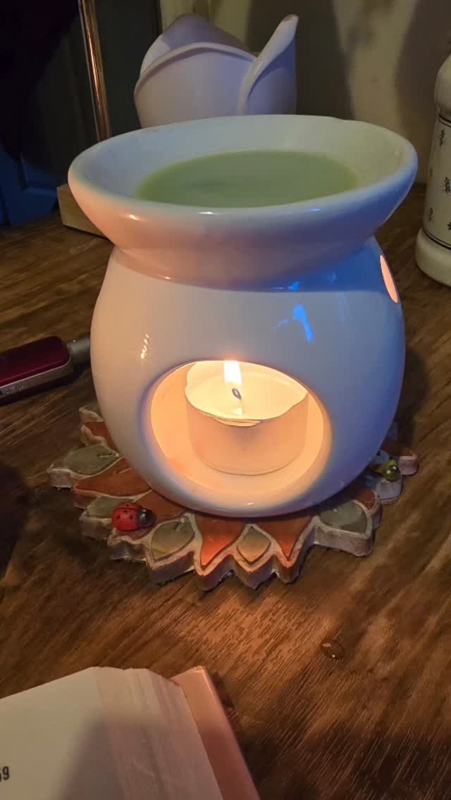 “When sleep is low, I turn to cozy rituals.”
It’s a small ritual, but calming scents help ground me when my mind feels busy.
cozy rituals, calming scents, candle routine, wax