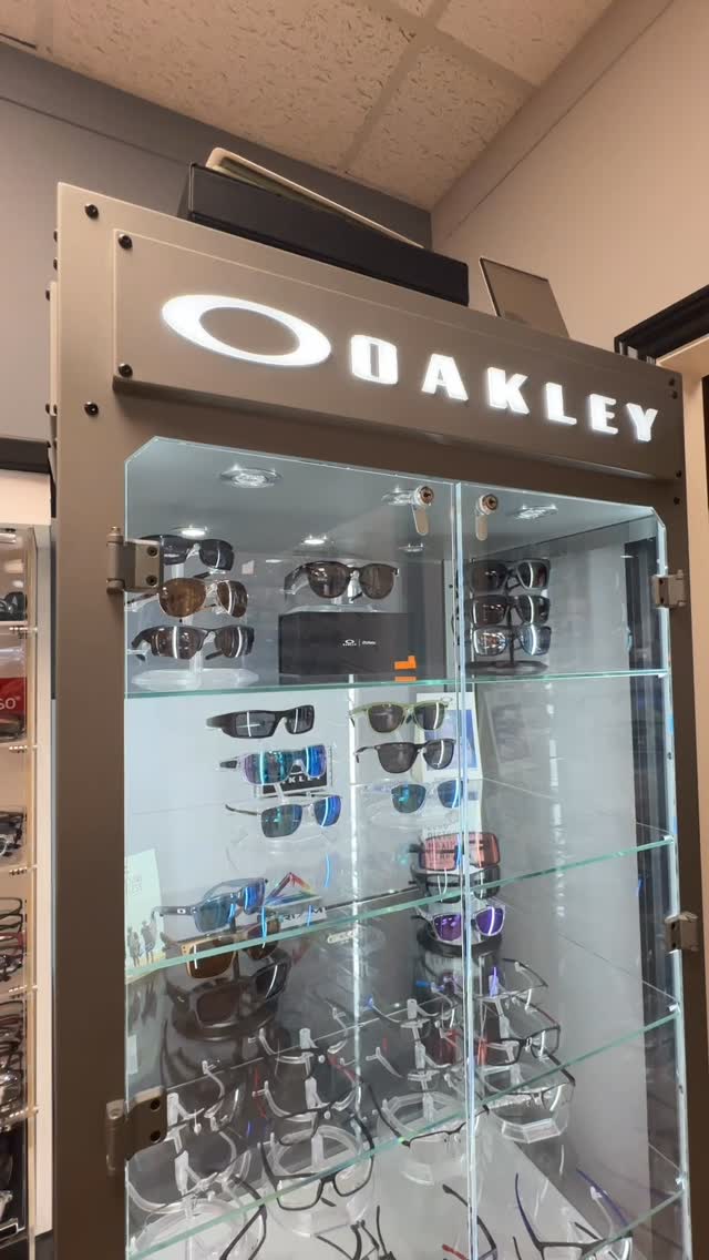 POV: You just met your new everyday essential 👀🕶️
The Oakley Meta — where sleek design meets next-level comfort. Ready for anything, built for everything.