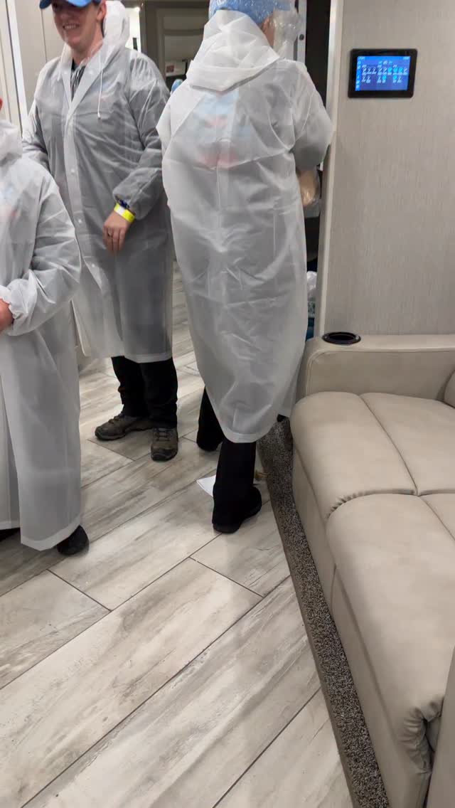 We had a ladies and men’s motorhome and at 4am it was time to rock and roll, get our horses ready and fight the elements! @rose_parade #rain #minihorse #horse #minitherapyhorses #healing #compassion #hope #wellness #parade #endurance #spirit #friends #teammates #volunteers