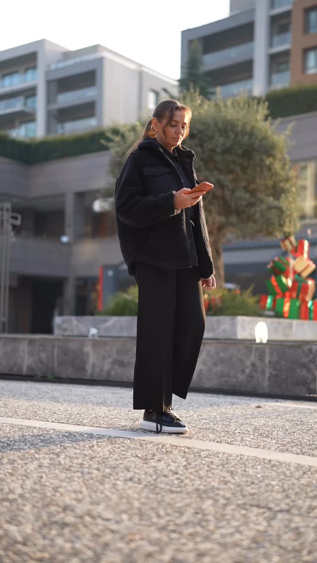 Bir telefonla başlıyor.
Kişiye özel bir sistemle devam ediyor.
ExLab’da herkes aynı programı yapmaz.
Çünkü herkesin hedefi, geçmişi ve bedeni farklı.
Biz önce dinleriz.
Sonra sana en uygun antrenörü, programı ve süreci birlikte planlarız.
Burası kalabalık bir salon değil.
Burası kişisel antrenman alanın. 👊🏼
Profile gir ve ara kısmına tıkla 📞
#bursabalatpersonaltrainer #bursabalatormanı #bursabalatfonksiyonelantrenman #bursabalatpilates #bursabalat