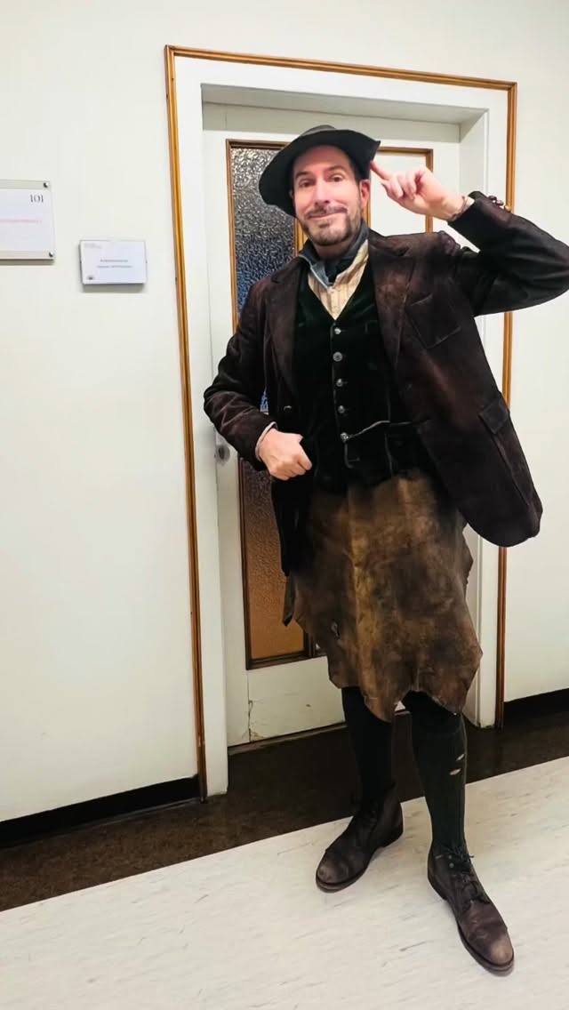 TONIGHT 🎶 Dernière HÄNSEL & GRETEL 🍪 🧙♀️ 🧹 Daddy TNX everyone for this delicious journey @wienerstaatsoper @Clemens Unterreiner @viennaphilharmonic #ClemensUnterreiner #hanselandgretel #kammersänger #wienerstaatsoper #letsopera 📸©️CU | Wiener Staatsoper Michael Pöhn |