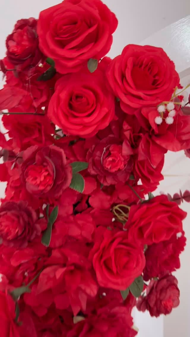 🌹Red Roses Garland Decoration🌹
Red rose garlands wrapped around a dreamy 3D rainbow sailboard, a stunning statement piece for bridal showers, birthdays, and especially Valentine’s Day ❤️✨
@jasminesdecoration
.
.
.
DM to book your display.
.
.
.
#floraldecoration #redroses #floralgarland #valentinesdecorations #surprisedecoration