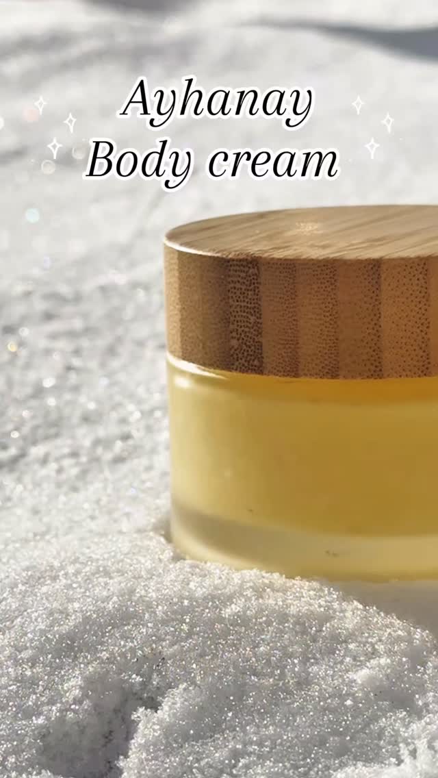 Cold weather asks for real protection. 🧊
Our Body Cream is rich in beeswax, butters and nourishing oils that help protect the skin from cold and dryness, locking in moisture and keeping the skin soft, comfortable and supported when temperatures drop.☃️
#bodycare #bodycream #naturalskincareproduct #nature #winter