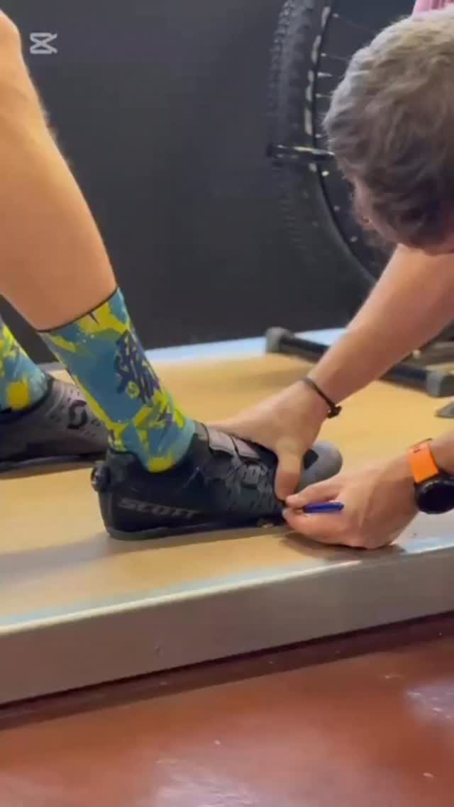 🚴Retour sur une journée d’analyse posturale en magasin.
Objectif : comprendre la position du cycliste, analyser les appuis, la gestuelle et les réglages du vélo pour améliorer le confort, la performance et prévenir les blessures.
Une approche terrain, directement là où les cyclistes achètent et roulent.
Merci au magasin @cycles.bodart pour la confiance et aux cyclistes pour les échanges 🙌