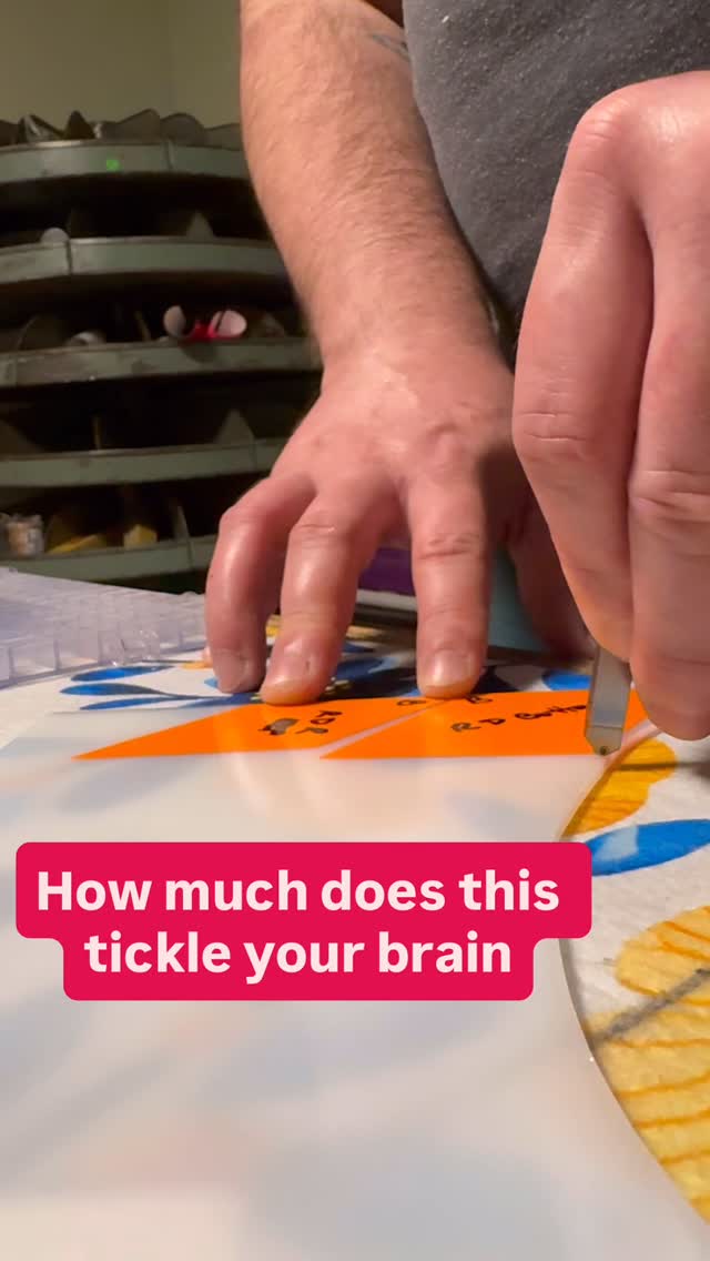 Stained glass ASMR 😩
#stainedglass #asmr #stainedglassart #smallbusiness