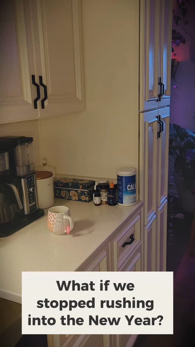 What if we stopped rushing into the new year?
So much of the pressure we feel in January comes from the idea that we should already know — our goals, our plans, our direction, our schedule. But for many of us (myself included this year), clarity doesn’t arrive just because the calendar says it should. It arrives through space. 🌊
Allowing yourself the space to collect your thoughts means shifting your mindset. Consider the possibility that starting the year slowly isn’t avoidance.
It doesn’t indicate a lack of ambition.
And it certainly doesn’t mean you’re falling behind. 🤍
It can be a way of listening — to your body, your nervous system, and what this next season is actually asking of you before you decide how to respond. 🌱
You don’t need a full plan yet.
You don’t need to rush into productivity or self-improvement.
You’re allowed to rest, reflect, and let intention come before action. ☕️
I’m choosing to begin this year with more spaciousness and less urgency — trusting that movement will come when it’s aligned, not when it’s pressured.
If you’re doing the same, you’re not alone.
And you’re not doing it wrong. ✨
This year, I’m allowing myself to begin with rest — without a schedule or a to-do list. I’m not pressuring myself to do anything right now. To be honest, it’s not natural, and I notice moments where I’m actively practicing staying in a restful state.
It’s all a practice. 🕊️
How are you entering the new year?#lifecoaching #navigatingchange #slownewyear