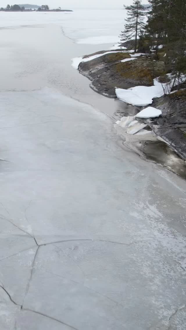 ❄️ Talvi saaristossa näyttää voimansa ❄️
Lumimyrskyä, kinoksia ja kovaa tuulta – mutta saariston elämä jatkuu.
Tarvitsetko kuljetuksen mökille hydrokopterilla, tai haluatko että käymme tarkistamassa mökin tilanteen lumimyrskyn jälkeen?
Olemme valmiina auttamaan, kun sää ja jääolosuhteet tekevät liikkumisesta haastavaa omin voimin.
🏠 Mökkien tarkastukset myrskyn jälkeen
🚤 Kuljetukset saaristoon ja takaisin
🌊 Turvallista liikkumista vaativissakin talviolosuhteissa
Ota rohkeasti yhteyttä – SeaSport palvelee ympäri vuoden.
——-
❄️ Vintern i skärgården visar sin styrka ❄️
Snöoväder, drivor och hård vind – men livet i skärgården fortsätter.
Behöver du skjuts med hydrokopter till stugan, eller vill du att vi åker ut och kollar läget efter snöovädret?
Vi står redo när väder och is gör det svårt att ta sig fram på egen hand.
🏠 Kontroll av stugor efter oväder
🚤 Transport till och från öarna
🌊 Trygg framfart även under krävande vinterförhållanden
Tveka inte att ta kontakt – SeaSport är i gång året runt.
#SeaSport #VisitPellinge #VisitPorvoo #PellingeHydrokopter #pellinki #pellinki #porvoonsaaristo #borgåskärgård