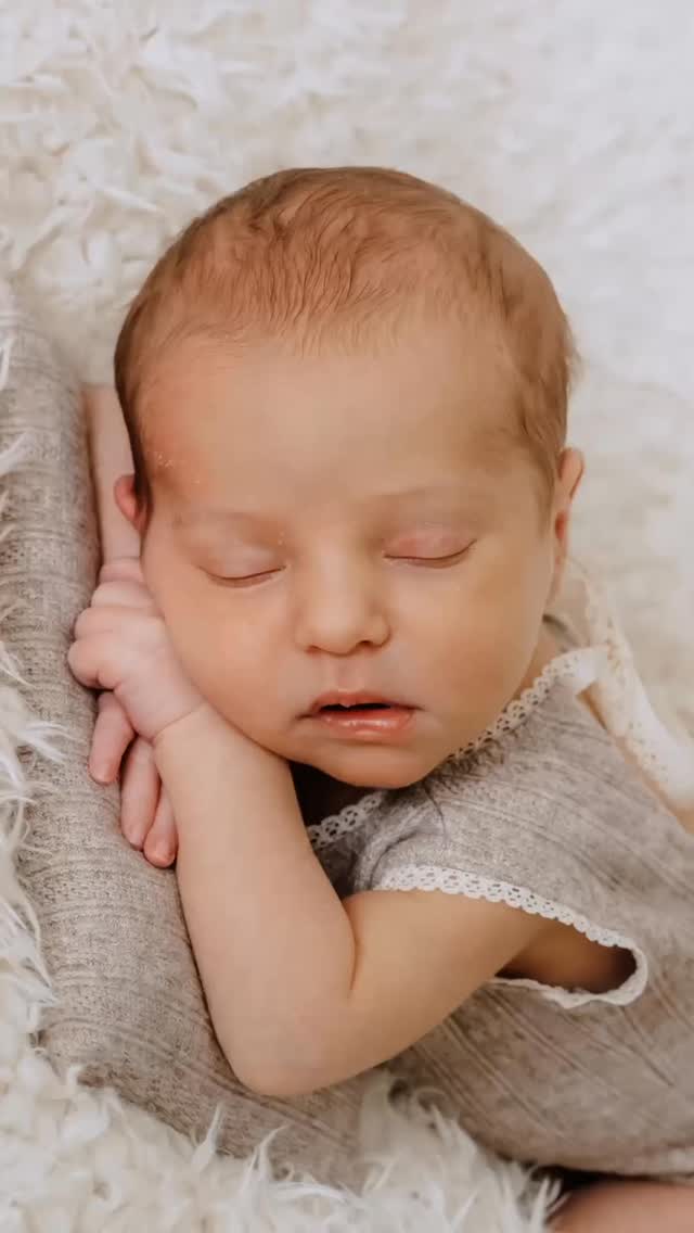 Buche dein Newbornshooting und freu dich auf Erinnerungen fürs Leben! 🤍
info@studio-oneshot.ch // www.studio-oneshot.ch
#newborn #newbornfotografie #fotoshooting #baby #family