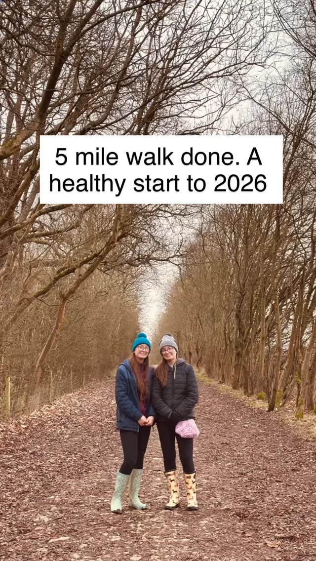 Walking into 3026 likeā¦.. #5mile #newyear #walk