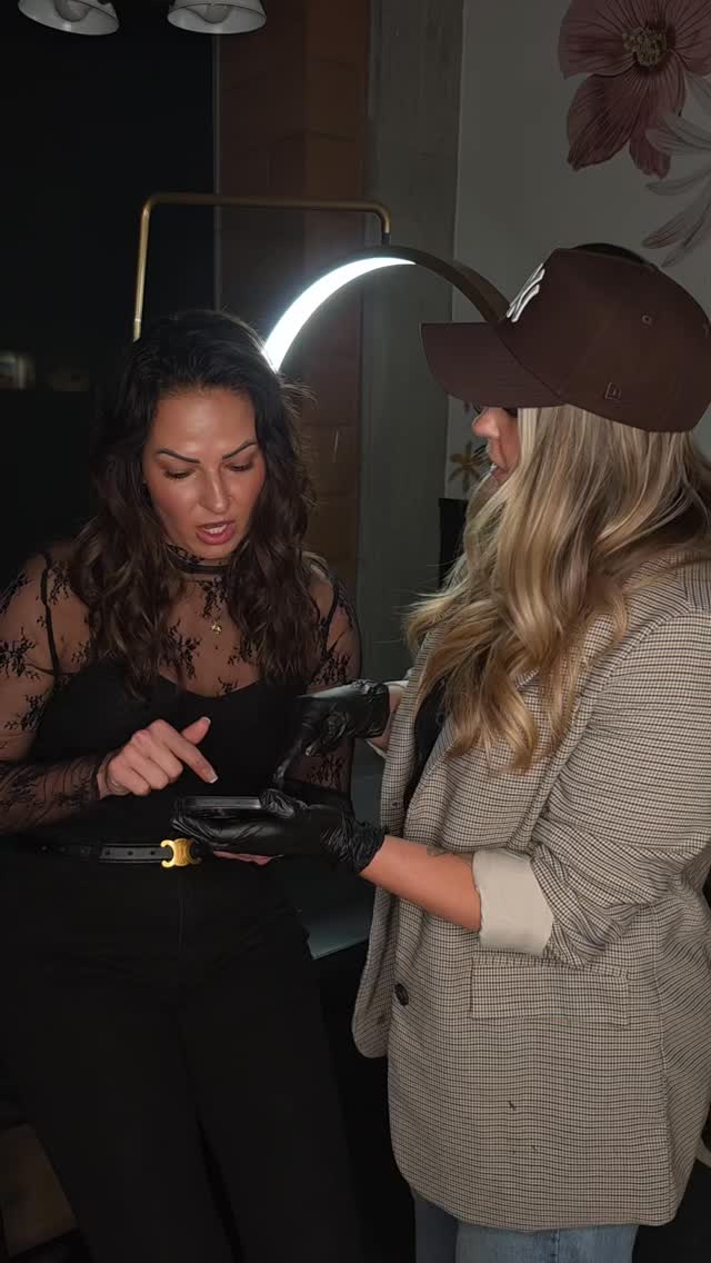 She might be my sister but also my biggest fan. (I also use her for content but she gets free brows so it's a win win)
@crown.and.mane
I am now booking into February! ❤️