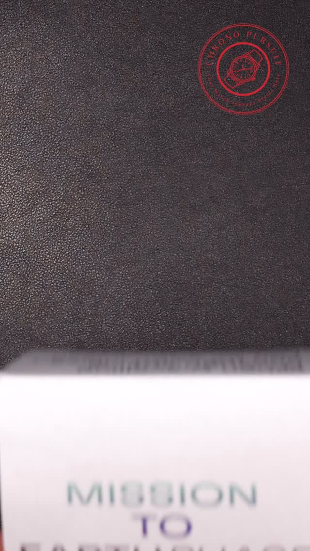 Switching up my usual #seikosunday post with a #swatchsunday unboxing this week 😎
I picked up this Mission to Earthphase in Aix-en-Provence on a lucky whim. I was chasing this for months in NYC! Then I decided to check out a random Swatch store in Aix and walked out 5 minutes later feeling like I hit the lottery 🎰🤣
⌚️: @swatch x @omega Mission to Earthphase
#watchesofinstagram