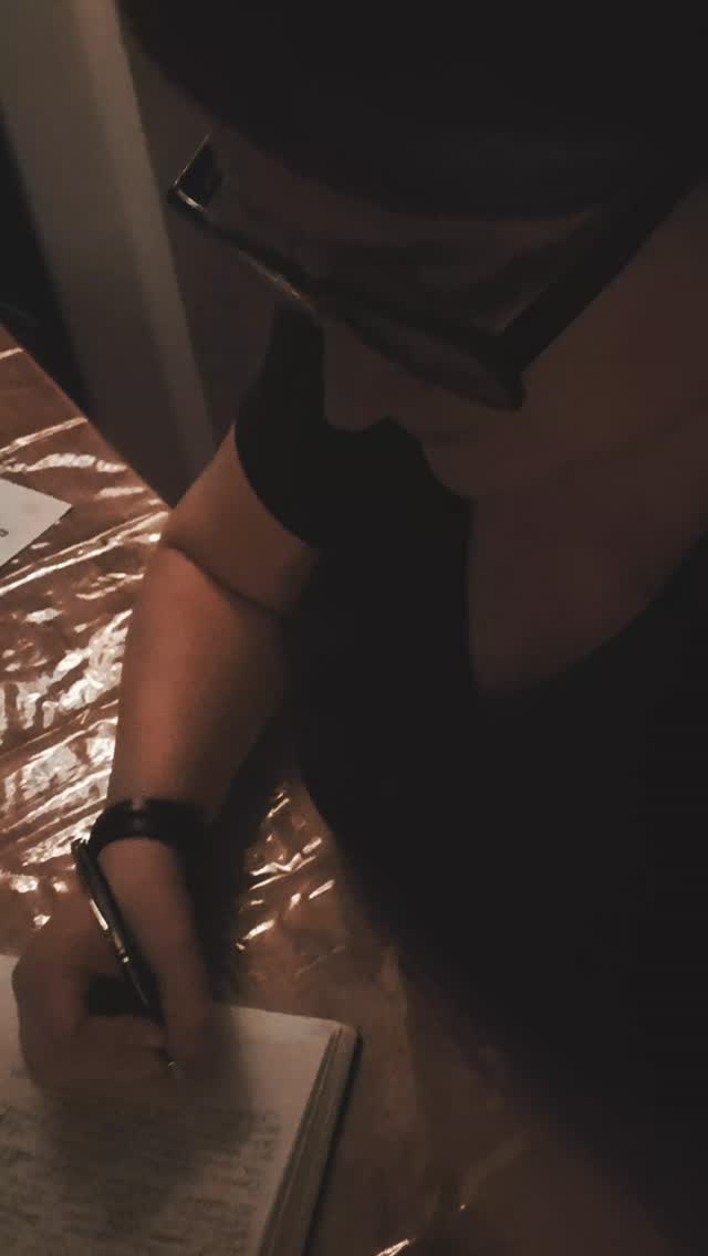 Wenn du dennoch die Euphorie des Neubeginns spürst, nutze die Power für Reflektion und Planung, das ist meistens nachhaltiger als überstürzter Aktionismus der bald im Sand verläuft.
Wie fühlst du den Jahresbeginn?