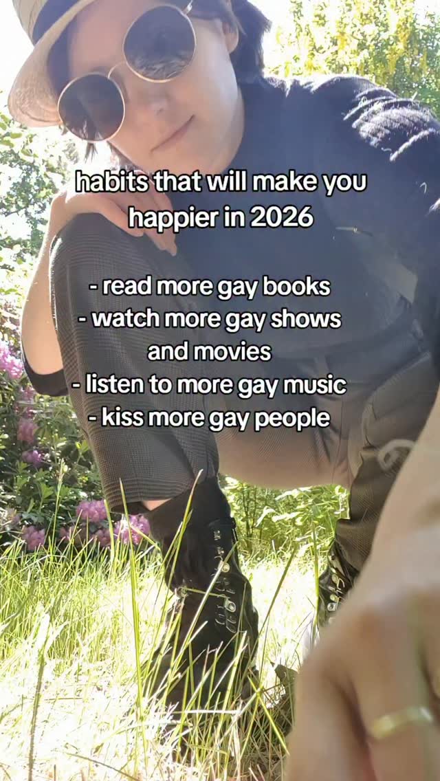 Who's with me? đ
#queerbooks #queershows #queerbookstagram