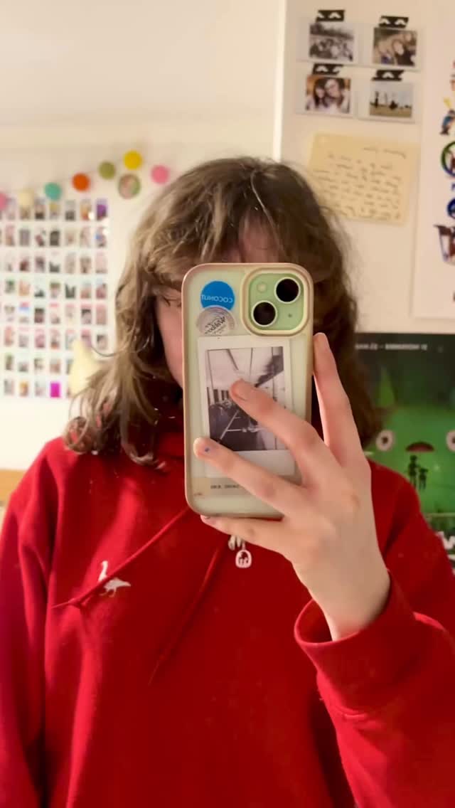 Happy 2026! ✨✨✨
Coming back with (hopefully) 2 semi-regular series, one of which is lil 2010s-nostalgia-trip video looking at a *day in my life* as a freelance multidisciplinary artist specialising in the natural world!
(But that’s kinda a mouthful so just went for day in the life 🎶)
I really want to try and be more open about my day to day & the ups & downs of being a freelance girlie working in the arts & biology !! So idk if you like this lemme know and I’ll do *more*!! 🫶🏻
Also if you have any Qs ! Pop them down below !!
(Ps the milk tasted kinda weird but I do think it was fine; and I’m lowkey debating on planting the garlic cloves - p sure @robdoingrob did a video about this last year!)
.
.
.
#art #dayinmylifevlog #artist #vlog #nature @dalerrowney1783 inks ! | doodle | sketch | mammoth | pole | British | reel