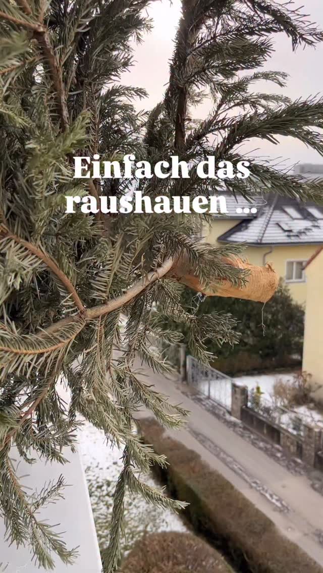 Was fliegt bei dir?
–––
Hallo! Ich bin’s, Daniela. 🎙️
Host von MENOMIO – Der Podcast für glückliche Wechseljahre.
Wechseljahre sind kein Drama – sie sind dein Upgrade.
✨ Mit Wissen, Humor & echten Geschichten zeige ich dir, wie du diese Phase feiern kannst.
👉 Folge mir, wenn du Glitzer statt Tabu leben willst – und ehrliche Einblicke zu Wechseljahren, Perimenopause & Selbstfürsorge suchst.
✨ Glückliche Wechseljahre sind kein Mythos – sie sind (m)eine Mission.
#glitzernstattschwitzen #wechseljahre #perimenopause