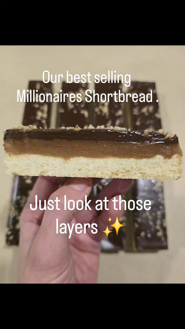 Our Millionaires Shortbread has been a best seller for over 4 years 💛
Each layer is expertly made by hand, starting with the all-butter shortbread. Short & crumbly to balance the richness of the handmade caramel, finished with a slightly bitter dark chocolate ganache 🍫
It's all about contrast - and that's what makes our Millionaires so good ✨️
#layerd_cakes #bakefromscratch
#millionairesshortbread #allbutterbakes #eatgoodcake #coffeeshoptreats #coffeeshopsupply #classicbaking #artisanbakes #artisanbakeshop