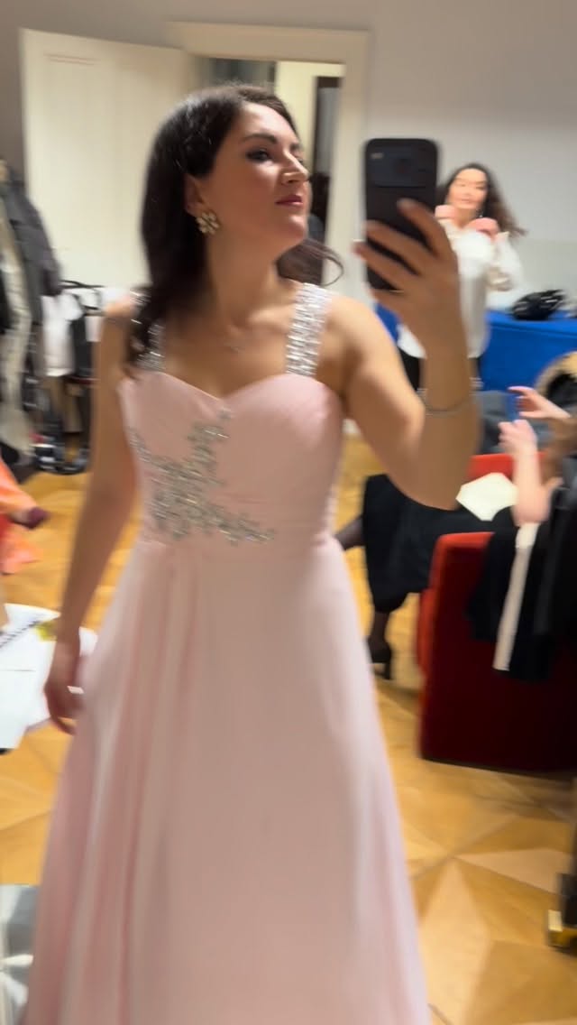 Backstage memories in Vienna, moments before the concert.
All students of our @professor_svetlana_egorova gathered from all over the world as a surprise she didn’t know about. It felt like a journey back in time to the Tbilisi Conservatory. 🤍
.
.
.
.
.
#professorclass #vienna #georgiansingers #singersofinstagram #aniistraveling