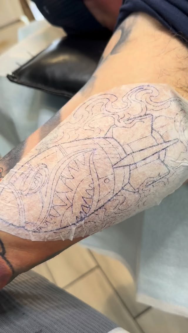 Super fun vintage bomb tattoo on my clients under arm. Such a painful spot but he sat through the tattoo like it was nothing!
#tattoo #tattoos #tattooartists
@luckysupplyusa @eternalink @truetubes @inkmaster @afterinked @afterinkedcolombia @electricgoldonparkblvd @kingpintattoosupply