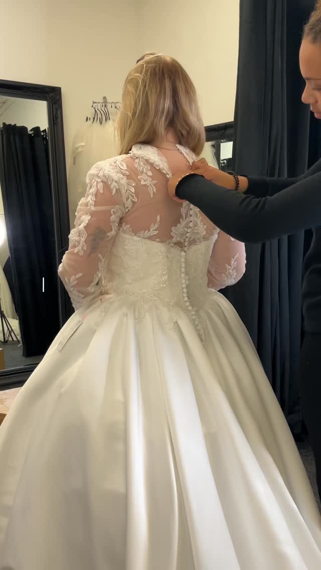 Book your appointment to try them on now! Don’t miss the opportunity to catch our January offer! When you buy a dress you’ll recieve £100 off your chosen accessories whether that be a veil or a tiara! Because every bride deserves an extra bit of glitz!
#weddingtok #BridalBoutique #weddinggown