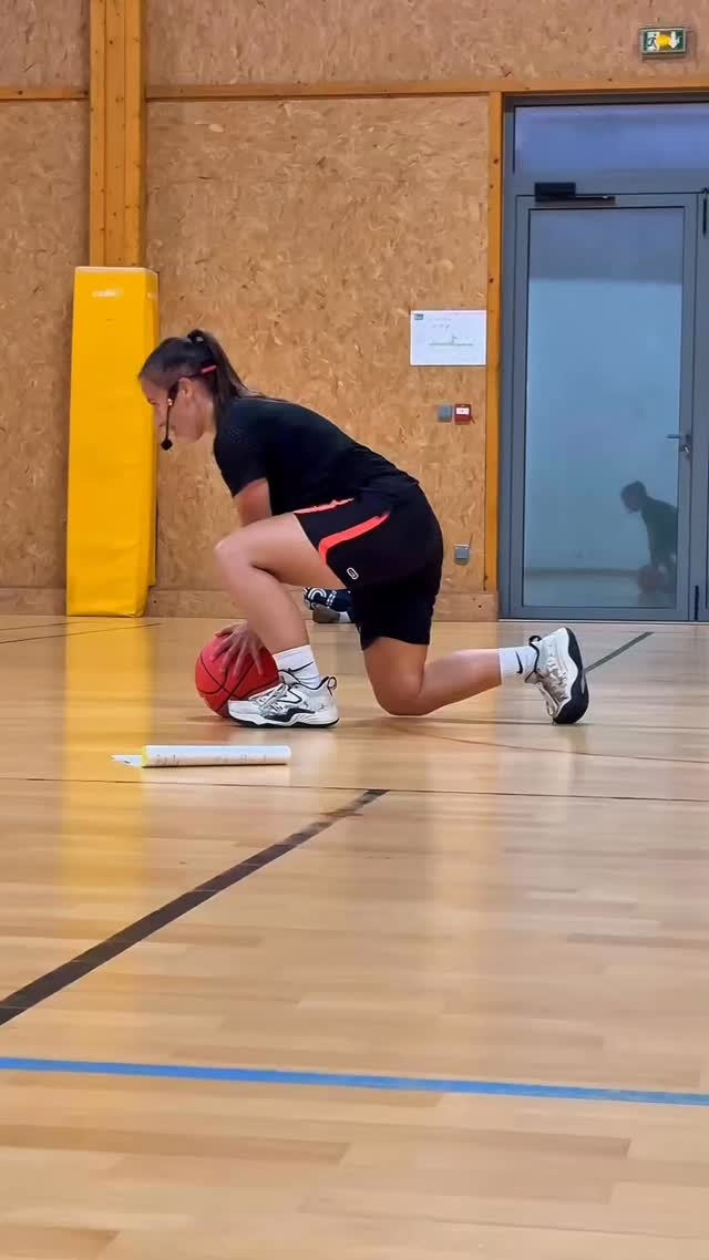 🔥 Reprise 2026 : on se remet en mouvement !
Après les fêtes, place à l’énergie, au fun et au dépassement de soi 🏀💥
Le Basket Tonique, c’est :✔️ du cardio✔️ du renforcement✔️ du rythme✔️ et surtout une ambiance motivante et conviviale avec Perrine !
Pas besoin d’être un pro du basket, juste l’envie de bouger et de se faire du bien 😄
👉 Viens essayer, tu risques d’y prendre goût très vite !
📆 Reprise 2026 – On t’attend sur le terrain 🔥
#BasketTonique #RepriseSportive #BonneResolution2026 #SportPlaisir #BougerAutrement CardioFun SportCollectif RemiseEnForme