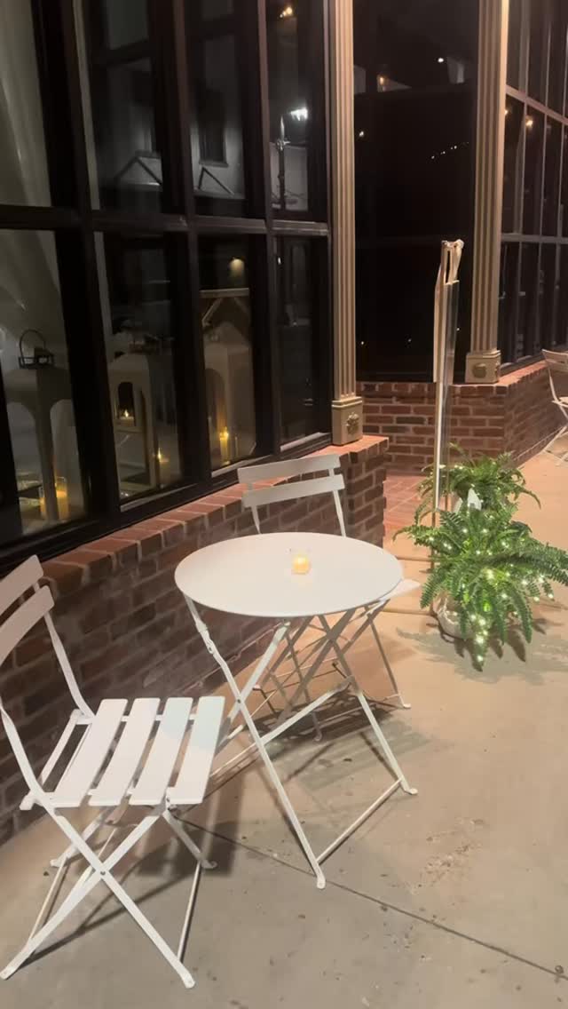 Last weekend was so beautiful! We had a legit candlelight reception when the power decided to go out for an hour, BUT Mr. & Mrs. Prosperie still celebrated! Congratulations yβall! Thank you for letting us be apart of your special day! #eventflorist #flowers #smallbuisness #weddingflowers #downtownhouma