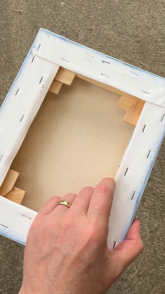 First one for the year. I was going to paint a Fairy wren but thought a Cocky would be perfect on this blue. 🩵