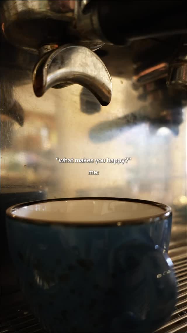 What makes you happy?
For usâŚitâs hot drinks, cosy cafĂŠs and that first sip âď¸â¨
#northlondon #coffeeshop #coffeeshopcorners #northlondonfood #highgate