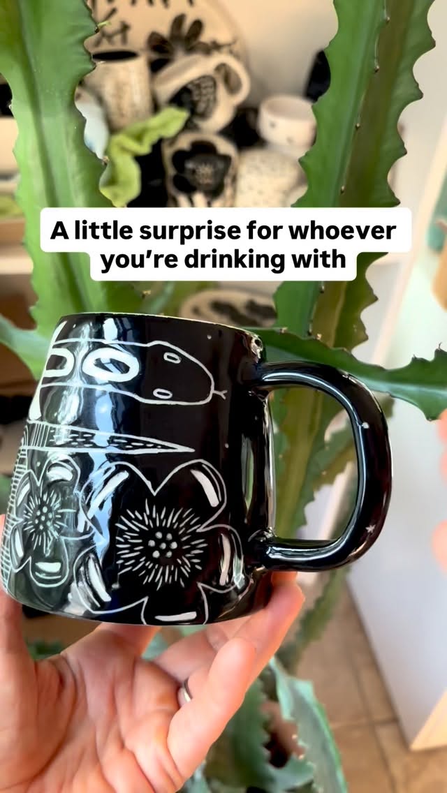 I always carve something on the bottom of my mugs.
A small surprise for whoever you’re sharing the moment with.
Two leaves reaching toward each other,
looking for a little connection.
#dailyritual #artwithmeaning #connectionmatters