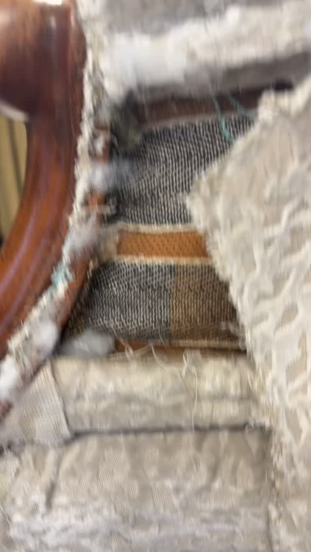 “Happy new year ! Still absolutely love the chair - looks so much better . Thank you again!”
#bespokeupholstery #romanblinds #upholstery