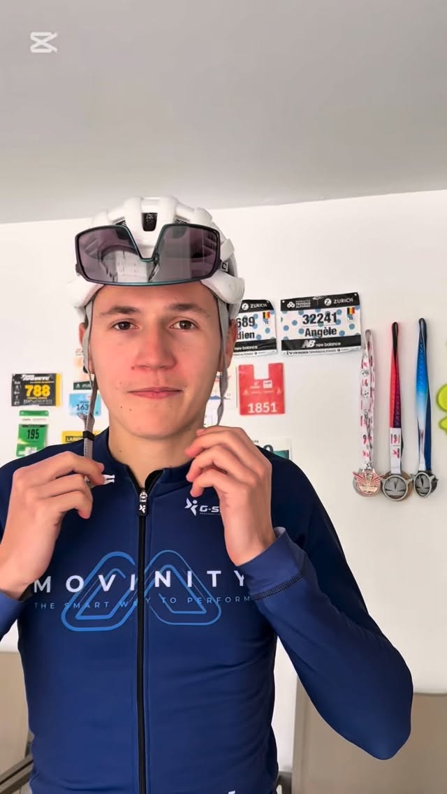 Pourquoi travailler une jambe à la fois ?
• Ça révèle les faiblesses cachées entre jambe droite/gauche.
• Ça améliore la fluidité du pédalage → moins de “points morts”.
• Résultat : plus de puissance sans augmenter l’effort.
La vélocité, c’est quoi ?
• Ce n’est pas juste “aller vite” → c’est tourner les jambes plus efficacement.
• Une meilleure vélocité :�✅ réduit la fatigue�✅ améliore la cadence optimale�✅ facilite les relances et les changements de rythme
Pourquoi travailler la force ?
• Plus de force = plus de puissance sur des pentes, sprints, relances.
• Ça permet d’éviter les blessures car les muscles sont plus robustes.
• Une jambe forte + une vélocité fluide = un pédalage plus économique.
💬 Pour un accompagnement personnalisé et un suivi de qualité, rendez-vous dès maintenant sur notre site : Movinity.be