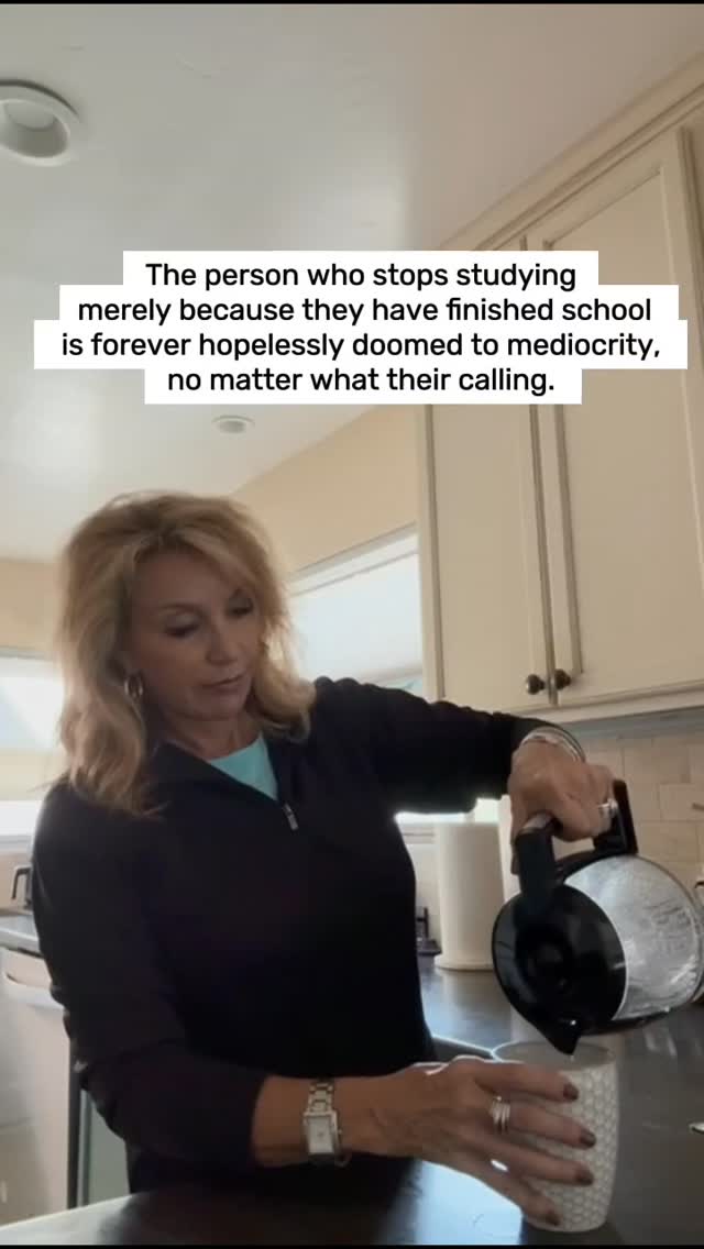 Those who stop learning settle for mediocrity; keep pushing forward.✨️🤍
#mindsetmatters #personalgrowth #transformyourlife #growthmindset #innerstrength