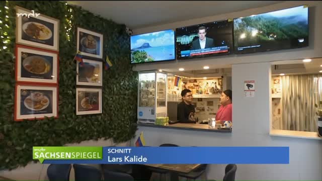 And the Oscar goes tooooo....LichtSpielHof in Löllywood🥰.
Lieben Dank dem MDR Team für den Bühnenglanz von unserem kleinen Städtchen🤗
#geilegemeinschaft #wirliebenwaswirtun #weilwirskönnen #kleinstadtliebe #vereinshaus