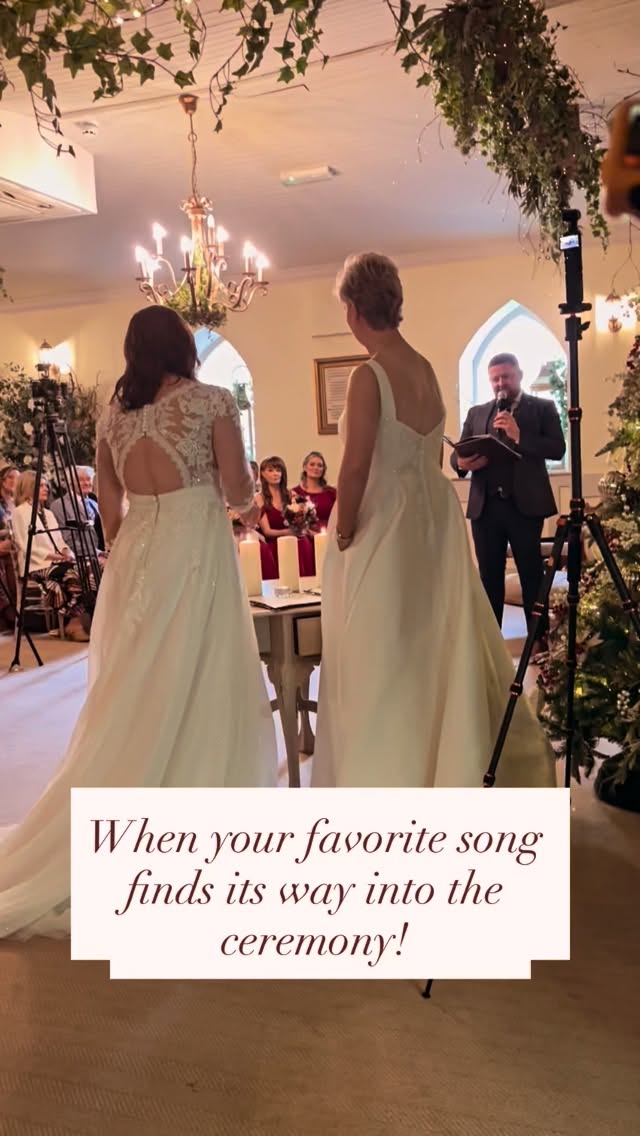 Just before the ceremony, @grahambarrett_celebrant.sc the celebrant told us this was one of the bride’s favourite songs. @podgekeysandsax found a way to weave it into the candle lighting!!
#weddingsinger
#weddingmusic
#irishweddings
#ceremonymusic
#liveweddingmusic