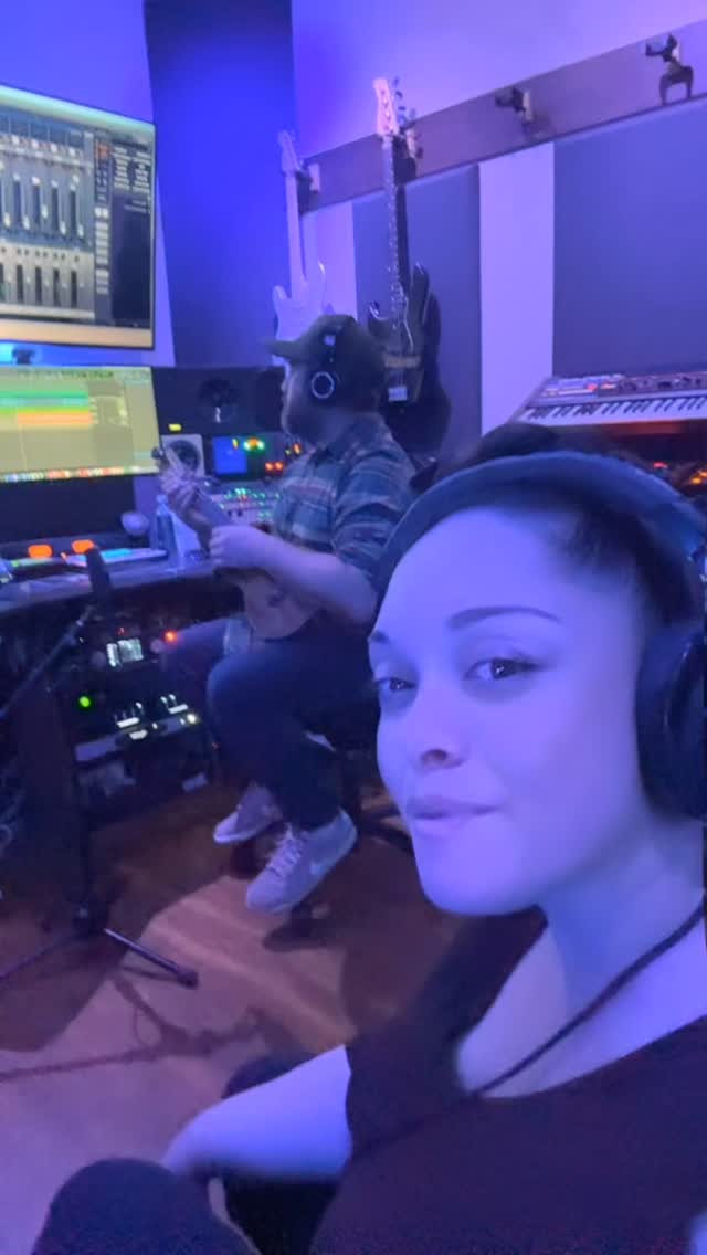 This song is a reminder. A celebration. A heartbeat passed down through generations.
Voices of Our People — an island song with feel-good vibes and deep roots. Hope you feel the love in every note. 🤍
#rachelcruzmusic #newmusic #hawaii