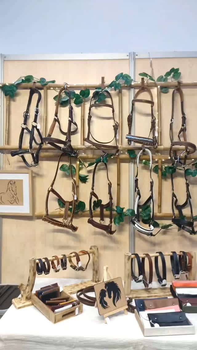 Cheval Passion ouvre ses portes aujourd’hui.
Le stand est installé et prêt à vous accueillir.
Cinq jours de rencontres, d’échanges et de passion autour du cheval et de l’artisanat.
Venez me rencontrer au Hall C stand C-15
#latelierduharas #salonchevalpassion2026 #artisanatfrançais #Cheval #chien