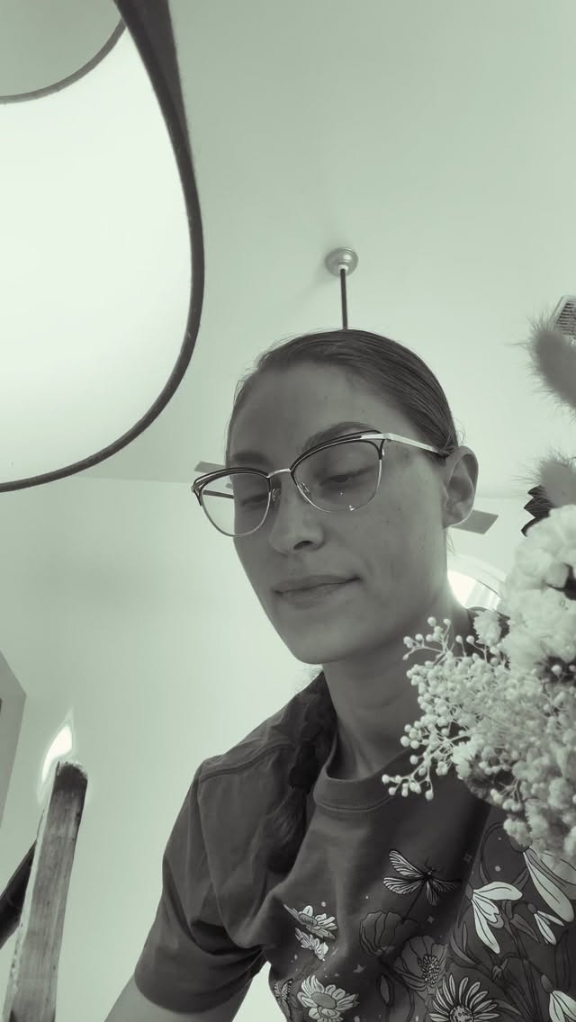 Bring light to your inner darkness šÆļø
As we embark in the depths of this winter season āļø
Itās a good time to reflect in our inner shadows!
The parts we typically hide away from;
āļø the sadness
āļø the grief
āļø the loss
āļø the limiting beliefs
āļø the sabotaging patterns
āļø the maladaptive behaviors
āļø the ego-centered insecurities
Take a moment to reflect āØ
Tap into your third eye & ease the cycling!
Awaken your pineal & pituitary glands - seats to your intuition & enlightenment while surrendering the heaviness you somatically carry.
Affirm
š¤ I surrender my inner darkness, grief & loss
š¤ I am open to my guiding light that illuminates my path ahead
Comment āSHADOW RELEASEā & Iāll send you a copy of my āShadow Self Healing Workbookā š
Come join us in our Sisterhood Book Club this month diving into the wonderful book; āThe Mountain is Youā by @briannawiest (link in bio) and go event deeper into the subject of inner darkness & shadow self!
#innerlight #shadowself #womancoach #limitingbeliefs #autosabotage