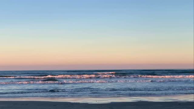 Monday’s Mindful Moment: Take a quick few minutes to bring your awareness to some mindful breathing to rejuvenate your mind and body. Listen with earphones for more mindful listening. Sit with a straight spine and both feet on ground. You can even lie down, rest in your recliner or on the coach — wherever you can be comfortable for a bit over 5 minutes. Maybe even close or cover your eyes, if that feels comfortable for you, too. #mindfulness #breathworkhealing #erinfoxenergy