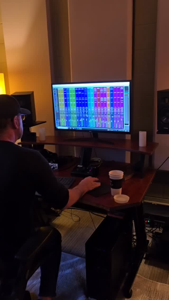 creating w/the cool kids! @houstonbernardmusic 🎙️✨ #ɴᴇᴡsᴏɴɢs #grateful
#nashville