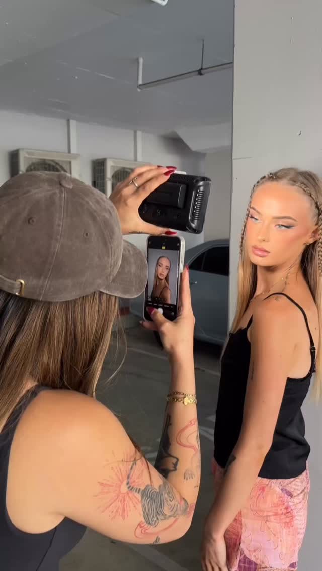 Behind the scenes at @musestudiocollective Every look deserves a moment of its own 😍
.
.
.
#musestudiocollective #behindthescenes #perthmakeupartist #glam #timeless