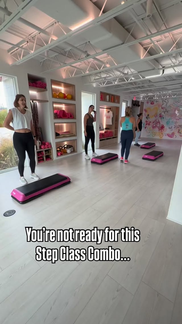 Cardio, but make it fun!!
Every Sunday, 8am in Orlando. All levels welcome.
💃💃💃 1.4.26 - Sweat & Step - Intermediate Combo
