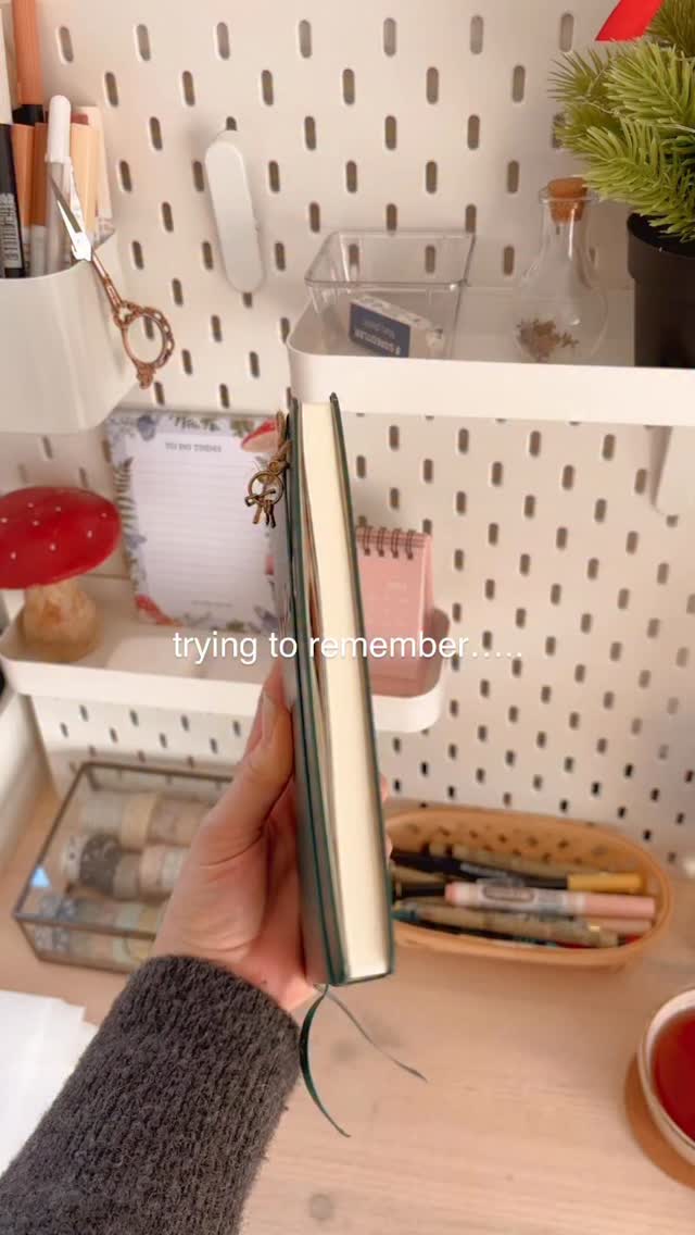 I‘ve completely filled my very first junk journal. I am so proud of the process, all the memories we made and I love this bulging, imperfect journal 🤍 Now I am starting my next junk journal for 2026 and I’m also excited to see how the pages will fill up 😍
#junkjournals #junkjournaling #junkjournaljourney