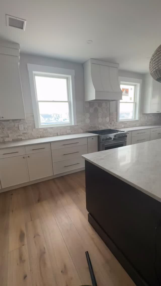 A million dreams may be all it’s gonna take, but this one is coming along nicely… ✨🐚
#KitchenRenovation #CoastalKitchen #lbi
#lewes #rehobothbeach