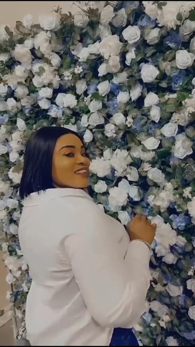 She couldn't stop touching her wig. And that movement? Only a Willie Bob will give you that 😉
#closurewig #gluelesswig #njhairstylist #wigsforblackwomen #customwigs