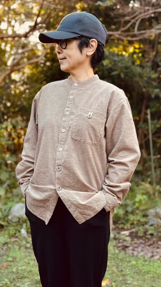 Aloha !!!
Band collar comfort shirt / corduroy
Material : 100% Cotton
Made in Japan
Model : / Mocha Brown : 5 ft, 89 lb Wearing XS size
/Black : 5.9 ft, 150 lb Wearing L size
Price : $190
Washed finish of product
plus aloha online store (USA)
From the link in the profile ↑
Don't miss it!
Mahalo !!!
- - - - - - - - - - - - - - - - - - - - - - -
plus aloha Hawaii
Web site : www.plusaloha.com
Web shop : www.plusaloha.com/shop
Email : info@plusaloha.com
- - - - - - - - - - - - - - - - - - - - - - -
#plusaloha