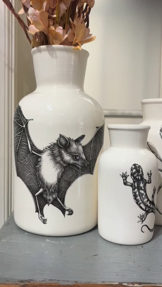 Handmade ceramics by Laura Zindel, featuring her signature bat motif. Functional and beautiful!
#goldenmoongallery #shopsmall #handmade #oneofakind #supportsmallbusiness